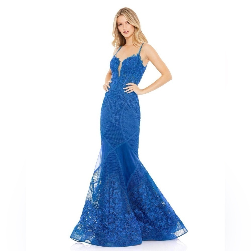 Mac Duggal 79082 NWOT Embroidered Sleeveless Plunge Neck Trumpet Gown